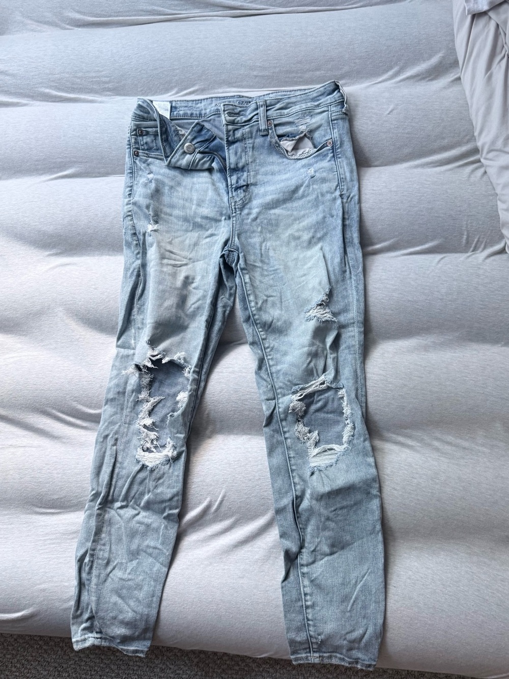 American Eagle Outfitters Light Blue Distressed Skinny Jeans